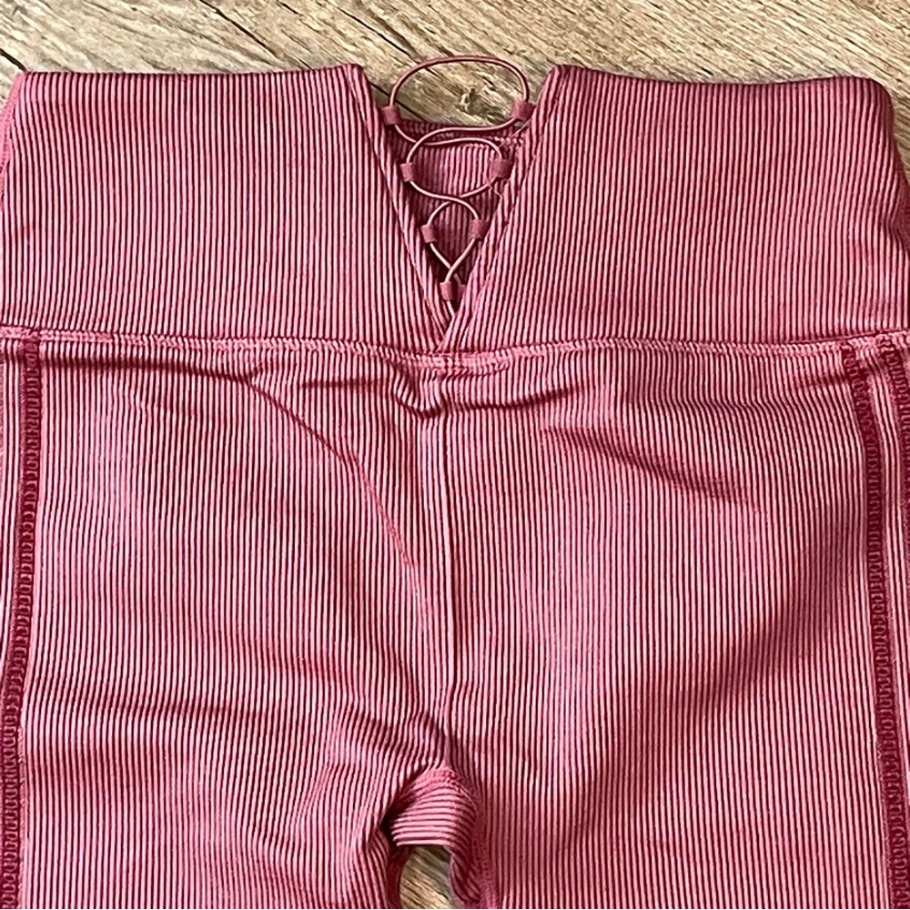 Fabletics 2 Piece Bundle Seamless Leggings & Bra Dark Rouge Size Small - Picture 8 of 13
